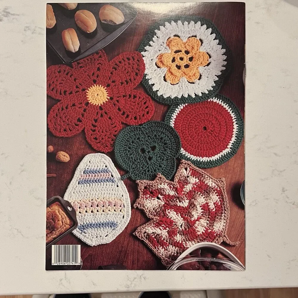 Leisure Arts crochet Hot Pads for All Seasons Holidays 2741 book
